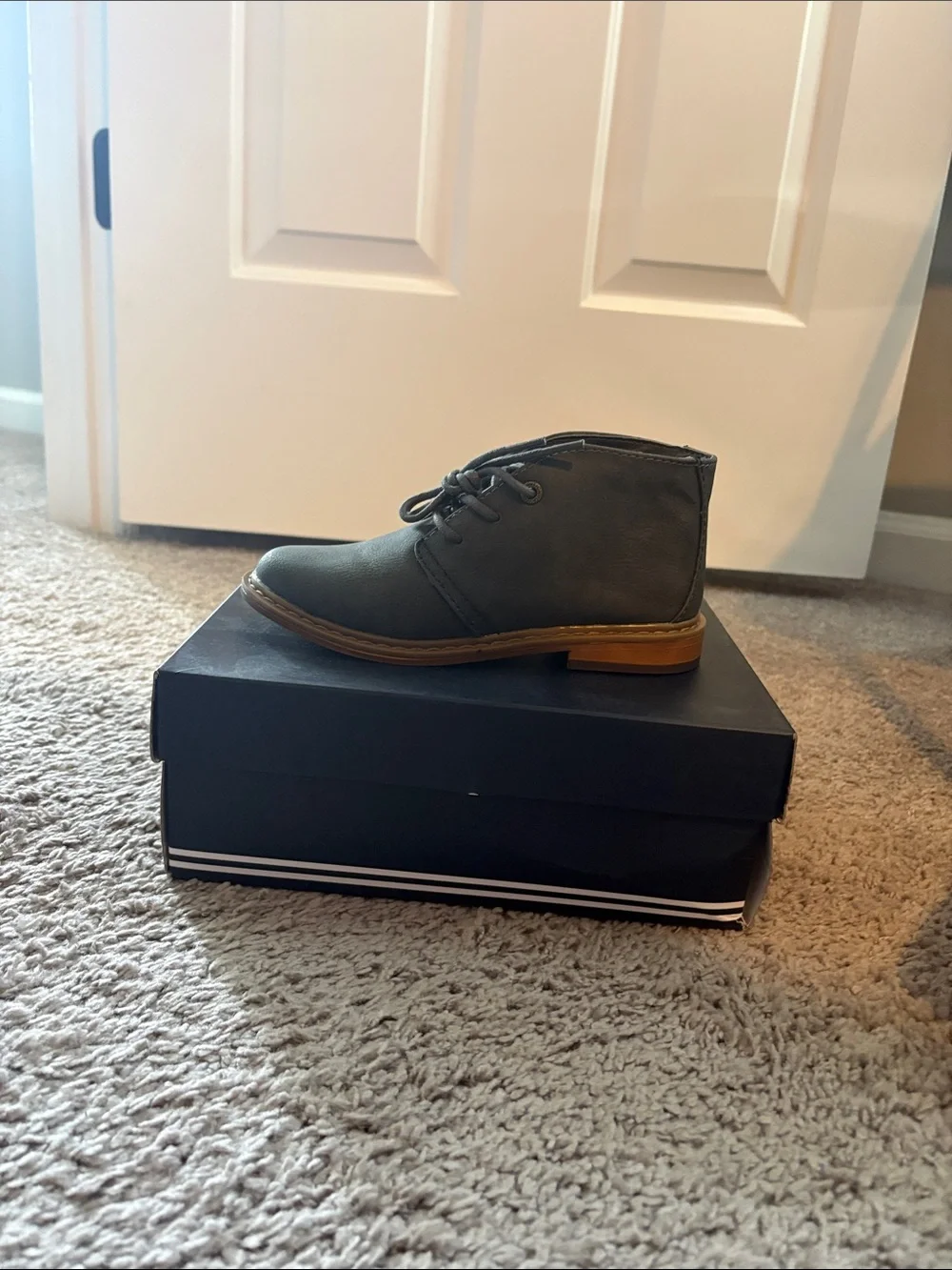 Brand New/Never Worn-Nautica Boys Lace-Up Chukka Boot in Gray with Tan Sole